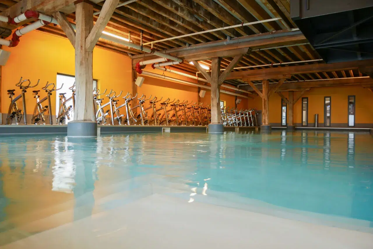 Espace aquafitness IPMS Le Havre équipé de vélos d’aquabike pour la formation BPJEPS AAN.