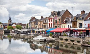Carte du centre-ville d’Amiens avec le quartier historique et la Somme.
